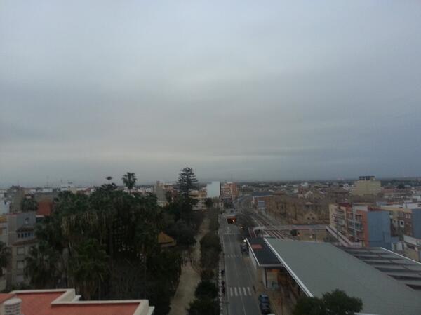 PauCarsProject's tweet photo. Cae una gota de agua en SUECA (Valencia) despues de 4 alertas y 3 cicloge esis explosivas! Alucinooo!! http://t.co/cZH9fECc8h