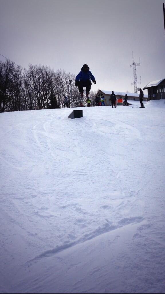 T_Miller20's tweet photo. Shawnee! #terrainpark #boxrail #air #jump #snowblades http://t.co/B1zDujW9Sh
