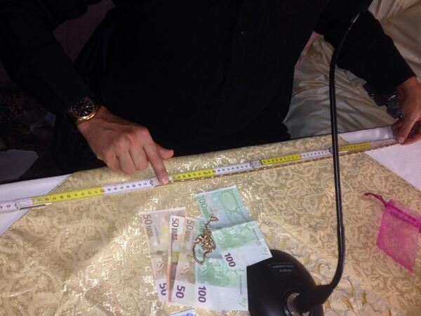 islaamtv's tweet photo. Retweet pls: Zojuist een ketting gedoneerd van 62 cm! Kijk live op http://t.co/NKu9hp3zKT voor de benefiet in Bree! http://t.co/kffZpJfefo