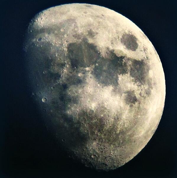 Deeniebean89's tweet image. The moon at around 5pm today, through 8" dobson. @VirtualAstro #moon #astrophotography #space #photography