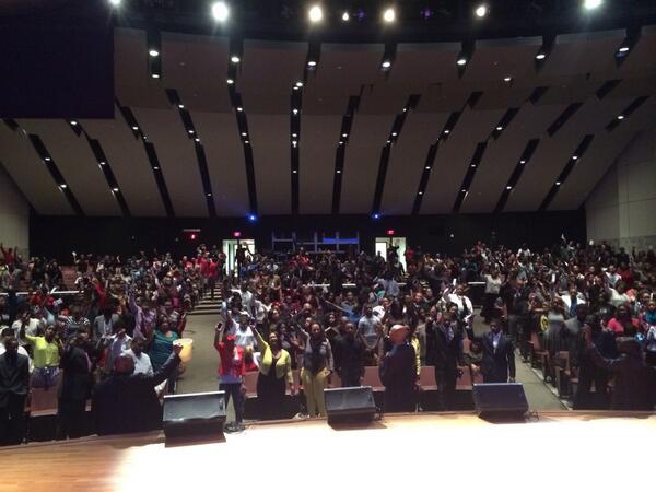 earnestpugh's tweet photo. This is our 11am Service at The Lighthouse today!!! #takingOverHouston http://t.co/8hkmf47P6j