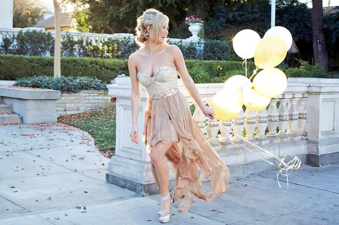 ? I'm walkin' on sunshine! Whooooaaaaaa? ?

So excited for today! ? 

#CountYourBlessings http://t.c
