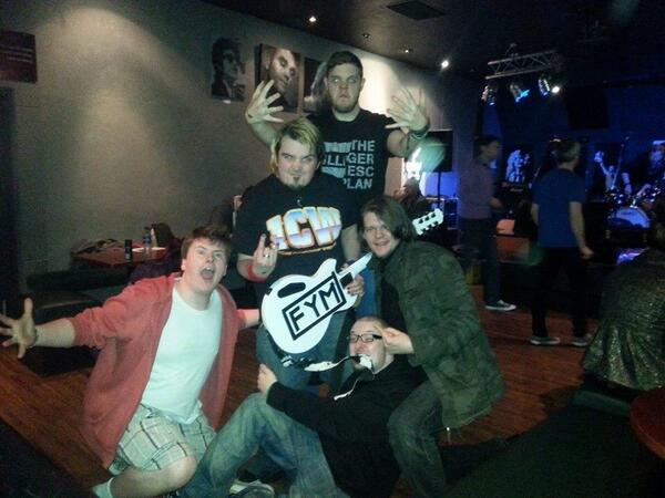 Our singer @JamieYoungMusic surrounded by our official Yaldi Commanders <a href="/OfficialFYM/">Fuck Yeah! Molecules</a>