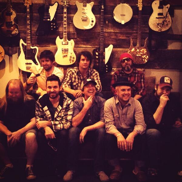 tcusi's tweet photo. Recording! #thewalcotts #Fonogenic http://t.co/7305ewvSm6