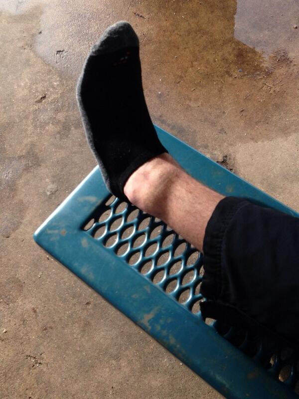 Aaron_J_Bell8's tweet image. Looks like I'm out for a couple weeks..... #nosoftball