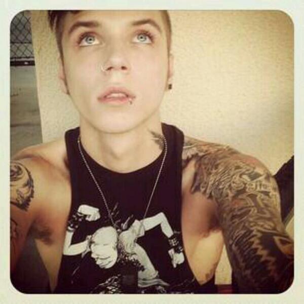 ImagineBandz's tweet photo. Imagine Andy sending this to you while on tour and saying he misses you http://t.co/vGgRB8bXQV
