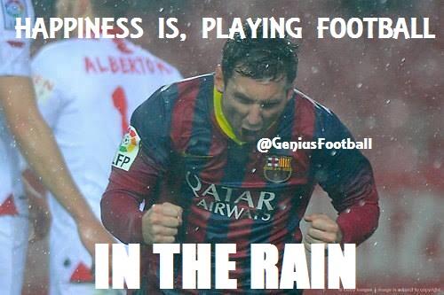 RemarksFootball's tweet photo. Football in the RAIN. http://t.co/cp8Ncom9Cx
