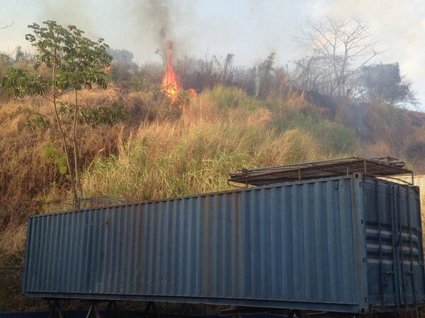 Incendio en el crisol, alguien sabe como contactar a los #bomberos #911 #incendio #panama