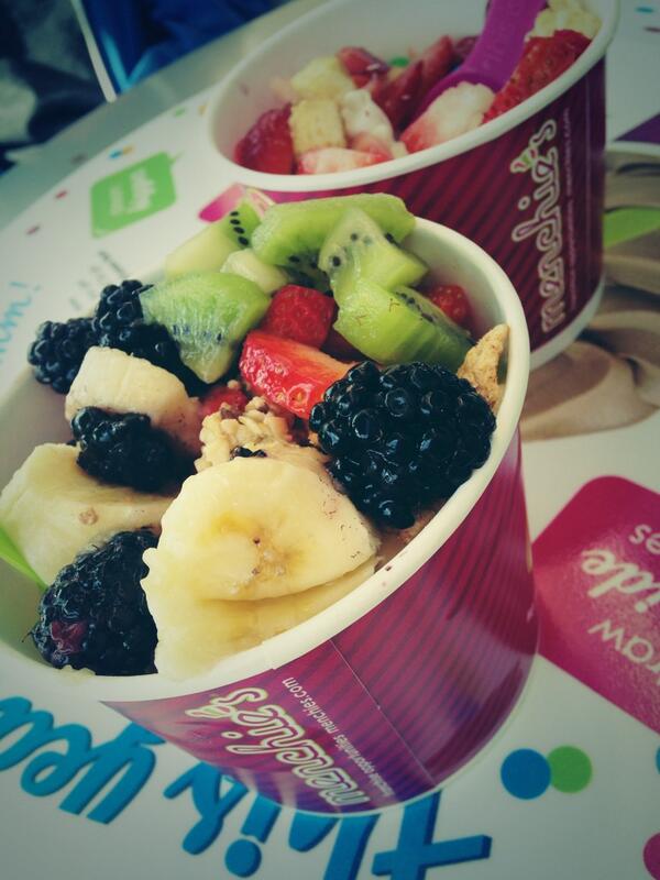 JulesNicolleee's tweet photo. “@babymamelissa: Menchin out @JulesNicolleee http://t.co/KaSYN1hiFK” bomb as fudge on yogurt