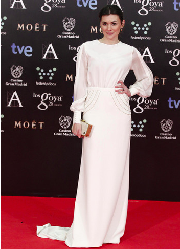BdelaCamara's tweet photo. La actriz @nietomarta durante la gala de los #goya 2014 con vestido de @BdelaCamara @elle_es http://t.co/67nEm24bIO