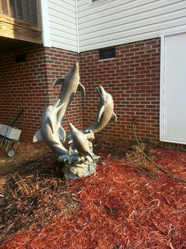 PJoffdaHOOKS's tweet image. Ohhhh how nice does it convey with the property?  #whereisthewater? #yardart