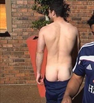 HotMaleBums's tweet photo. Irish rugby star Rob Kearney was involved in the Niall horan spat on twitter. Here's a pic of his arse http://t.co/eEc5OSGUHu