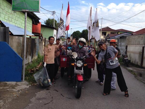 Aksi Kebersihan Lingkungan di daerah Kwamki, Timika <a href="/PKSejahtera/">DPP PKS</a> <a href="/pkspiyungan/">pkspiyungan</a> @PKSInTim