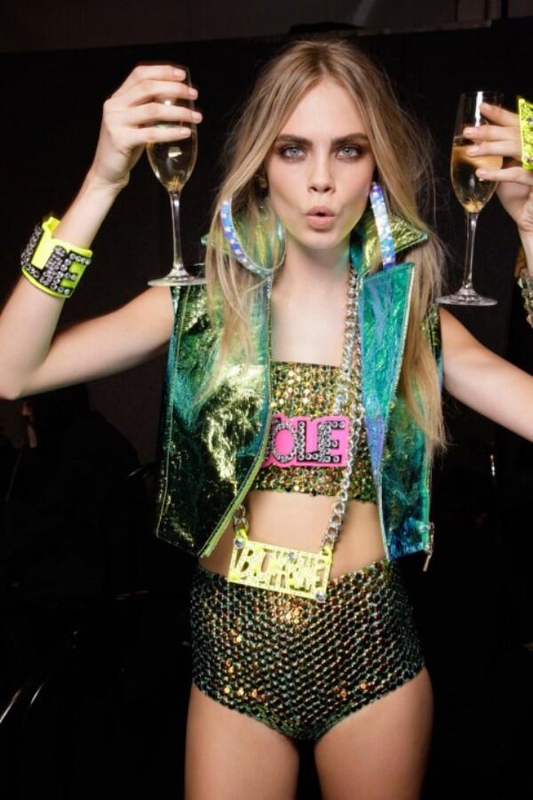 FashXFash's tweet photo. The Best Pics of @VictoriasSecret Angel @Caradelevingne > http://t.co/1YQSWyL7UF http://t.co/FnAGUxG1tF
