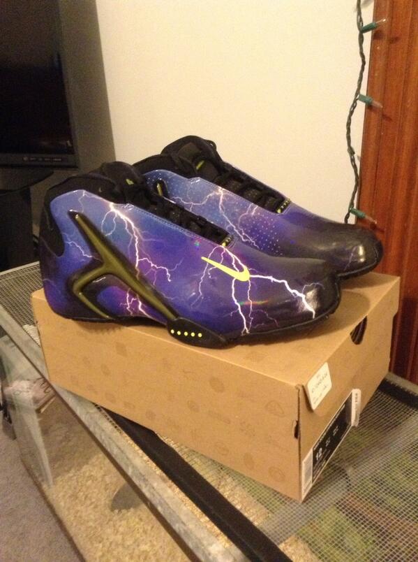 stevietire's tweet image. Got me some new kicks!!!  #nike #hyperflow #badass