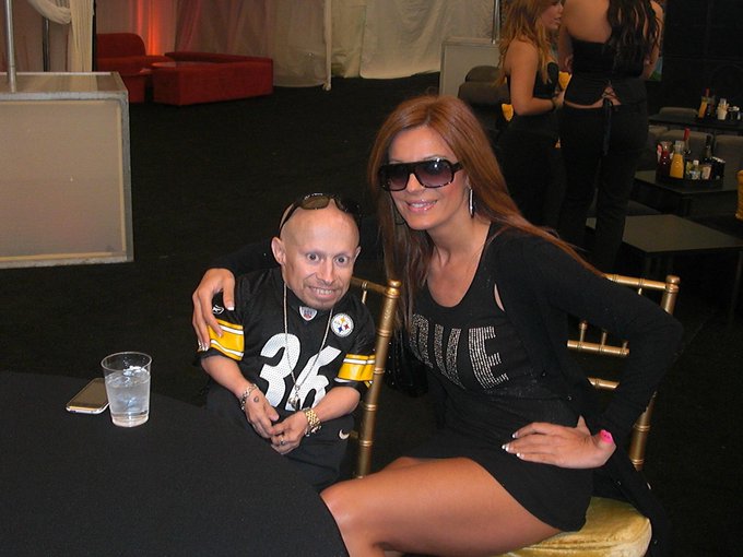 Rodando con un actorazo " MINI YO ".Nice to meet you @VerneTroyer You are very nice person:-) http://t<a href="/tag/soccerplayers"class="tags"><span>#soccerplayers</span></a>