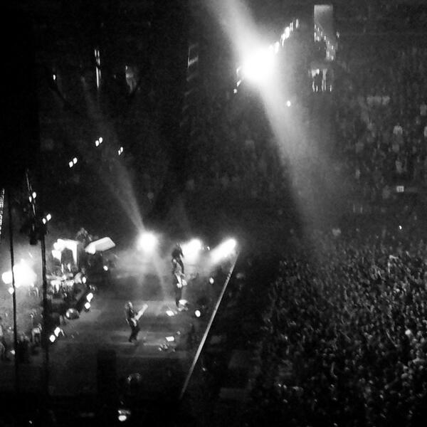 SMACKguide's tweet photo. @ArcticMonkeys were unstoppable at @TheGarden last night #arcticmonkeysmsg http://t.co/5xwJ785E0j