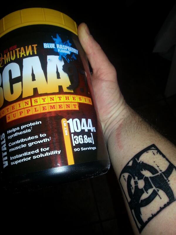i_flex4poptarts's tweet image. @MassiveMiles1 @jeffhoopman @gabemoen dude...they have a 90 serving size #MutantBCAA #TeamMUTANT