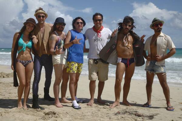 FansArmando's tweet photo. Aqui les dejo a estas grandes hermosuras!!! :3 http://t.co/VPgErjag1F