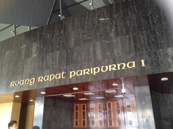 Setelah itu para peserta menuju Gedung Rapat Paripurna I