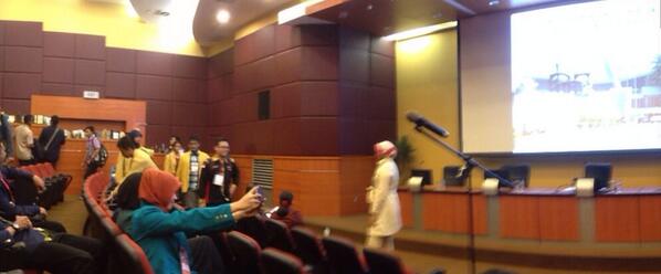 Para peserta Polfair 2014 sudah berada di dalem Operation Room untuk makan siang:D