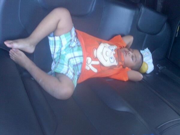 sv838's tweet photo. Asi se Duerme! http://t.co/QGirBF37Z3