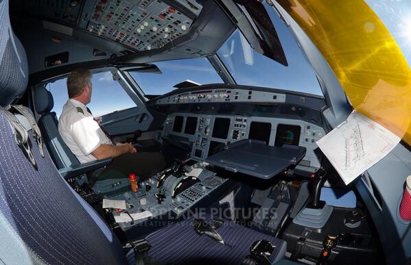 planeporns's tweet photo. A321 cockpit http://t.co/XJAwY2z9By