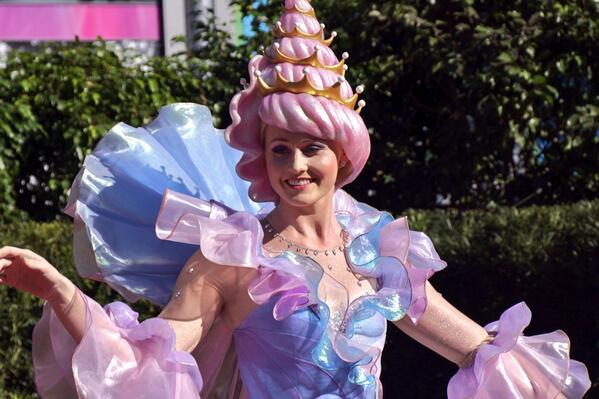 [Magic Kingdom] Disney Festival of Fantasy Parade (09 mars 2014) - Page 4 BgH4IXOIAAAeGyA