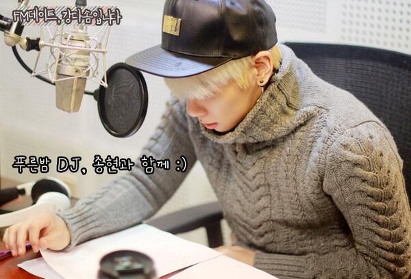 이번 주 <우리도 사랑일까?> 주인공은 <푸른밤> DJ!! 샤이니, 종현 씨입니다. 종현 씨가 영화 <이토록 뜨거운 순간>이야기를 들려줄 거예요. 잠시후...