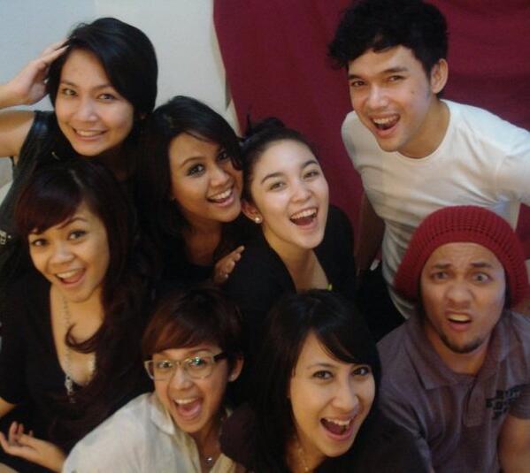 liaterbaik's tweet photo. RT@sinta_ys: pose mangap :D @tia_afi @niAdit_poll @edha_pasha @liaterbaik @Cindy_Carolinas @rindufebiane @Adi7DARMA http://t.co/if7bV4t49v
