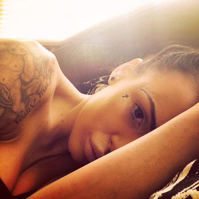 💕 http://t.co/J3q5OQbOHn<a href="/tag/selfie"class="tags"><span>#selfie</span></a>