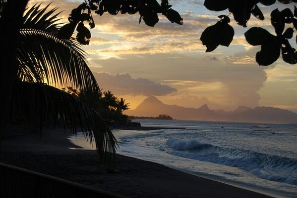 BeachImages's tweet image. Tahiti's Black Sand Beach!
