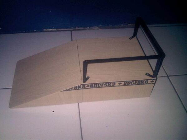 Loading dock,,kicker,rail bisa dicopot..bahan: plywood..minat/sms: 085797499338 /pinbbm: 216FC895