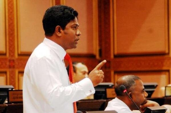 Dhanbidhoo's tweet photo. އިސްދޫ ދާއިރާގެ ޕީޕީއެމްގެ ޕްރައިމަރީ އަހުމަދު ރަޝީދު ކާމިޔާބު ކުރައްވައިފި http://t.co/dQIozxNwWH http://t.co/KMHdefvwUZ
