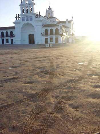 pepegomezpalas's tweet photo. Ayto. de Almonte desmiente las inundaciones divulgadas en redes sociales por perfiles falsos. El Rocío hoy http://t.co/gE3a3npXOP