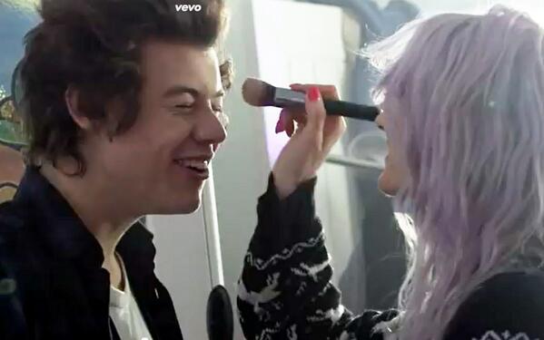 Crownbrush Uk On Twitter One Direction S Mua Hair Stylist