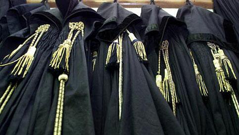 #Avvocati Dal 1 marzo 2014 torna obbligatoria la toga alla Sezione Lavoro  della Corte di Appello di Roma.