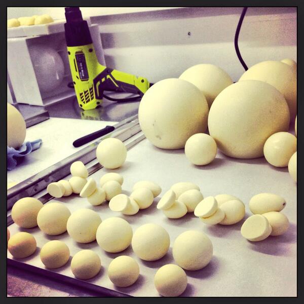 raulbernalb's tweet image. Ya estamos preparando las monas para las demostraciones de la campaña de Pascua #chocovic #pascua2014 #chocotools