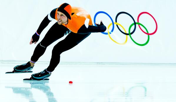 Michel Mulder schrijft geschiedenis op de 500 meter en wint goud #OS2014 nu.nl/algemeen/36981…
