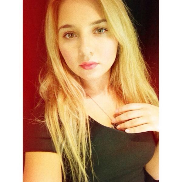 MOHAALBAN's tweet photo. RT @JesuisSoraya: Tired 😊💘. http://t.co/1n30tf3X3J • Leuke foto lieve klasgenoot🙈.