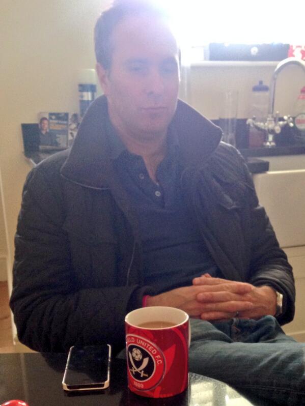 root66's tweet photo. @MichaelVaughan finally coming to his senses! #secretblade #allbladesarentwe #sufc http://t.co/gIkNk3m4hJ