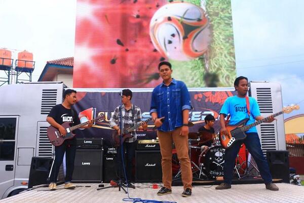 i wear <a href="/BACOT_13/">B A C O T ! ! ! Lab.</a> Cloth thank you Djarum super mobile stage!