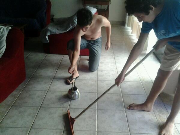 juasbulla's tweet photo. Entrenando para los próximos JJOO #Curling #Sochi2014 @curlingARG http://t.co/RYdKGXNJDR