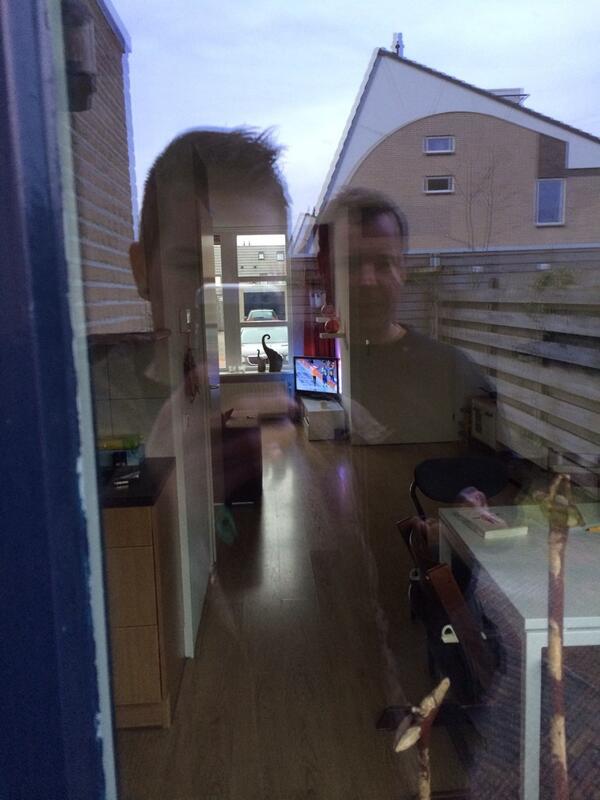 harmpie5's tweet image. Zo hebben @MarkusRozenveld en ik  het schaatsen gevolgd vandaag!! 1/2/3 #500m #OlympischeSpelen