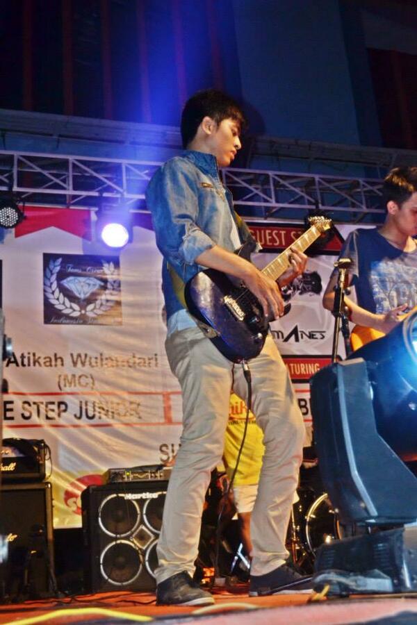 ini gitaris 2 kita <a href="/dhikaseptianto/">Andhika Septianto</a>