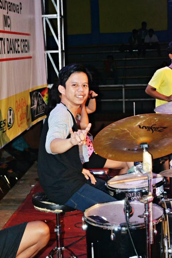 dan yang terakhir ini drummer kita :) @KChiko99