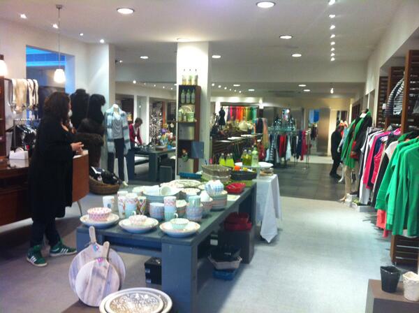 Innovatie_WP's tweet image. Webwinkels #Oegstgeest laten hun gezicht zien in pop up @kempenaerstraat. Online gaat (tijdelijk) fysiek @Retail2020