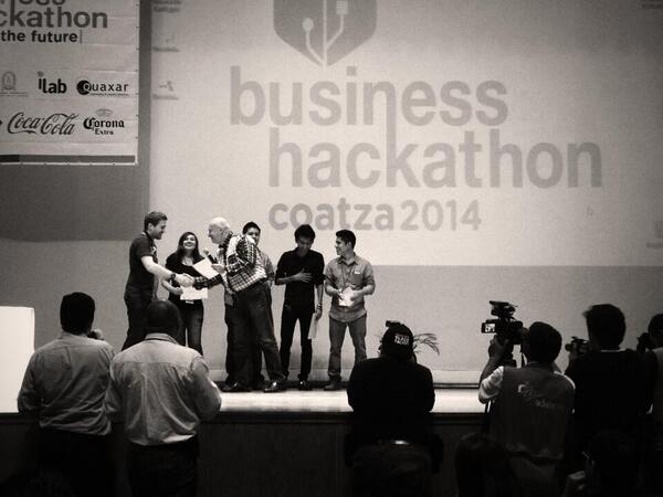EnoilCluster's tweet photo. El equipo de la Universidad de Sotavento fue el ganador del Business Hackathon @hackcoatza. Felicidades http://t.co/HMrUg7Lwls