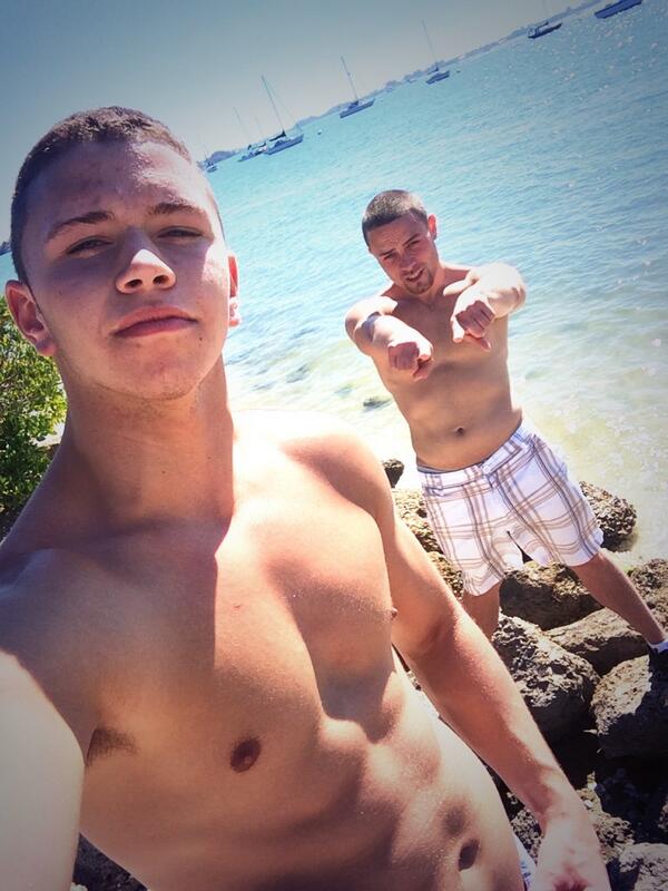 stevekundla's tweet photo. Beach life #bum #life #love  @Minion91 http://t.co/lDHteTt4Gz