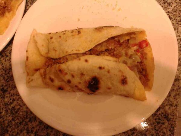 pocho_bac's tweet photo. Burritos caseros con @Macgatti !!!! Te amo bombón!! http://t.co/vrGk9MsO4F